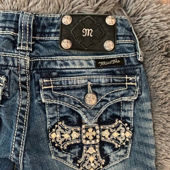 Girls Capri Miss Me distressed. Size 10 - Picture 2 of 5